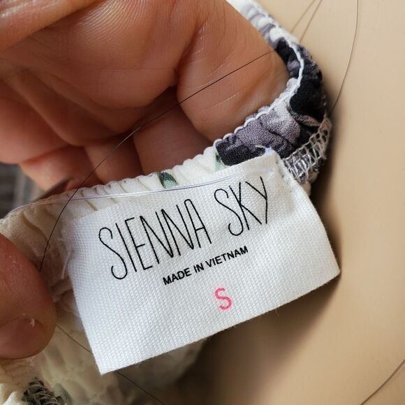 New Sienna sky  floral mini dress - Picture 4 of 9